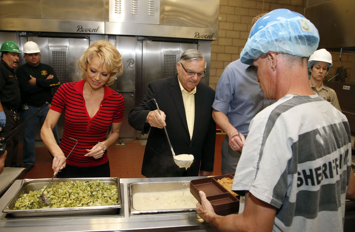 Pamela Anderson calls all-veggie meal a model for prisons